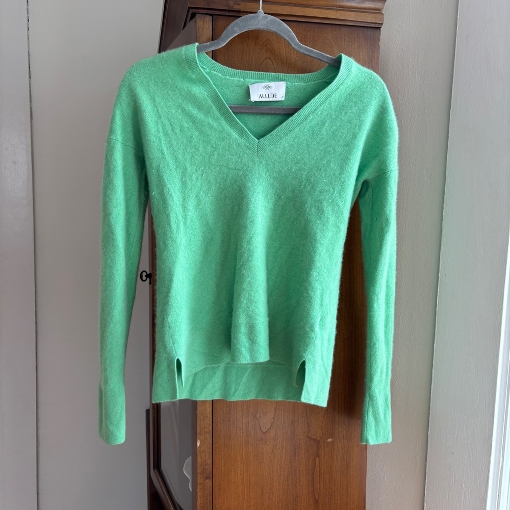 Allude Lime Green Cashmere V Neck Pullover Sweater Womens SZ Medium